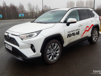 Богаче и комфортнее: Наш тест-драйв нового Toyota RAV4